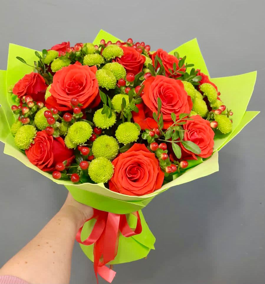 Букет цветов из: Хризантемы и Розы в Тумботино