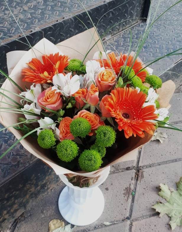 Букет огненно-рыжий в Тумботино Букет цветов из: Герберы, Хризантемы, Альстромерии и Розы в Тумботино