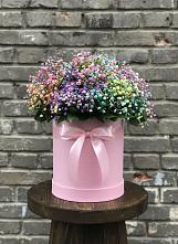 Композиция Яркие эмоции в Тумботино Цветочная композиция из Гипсофила и Розы в шляпной коробке в Тумботино