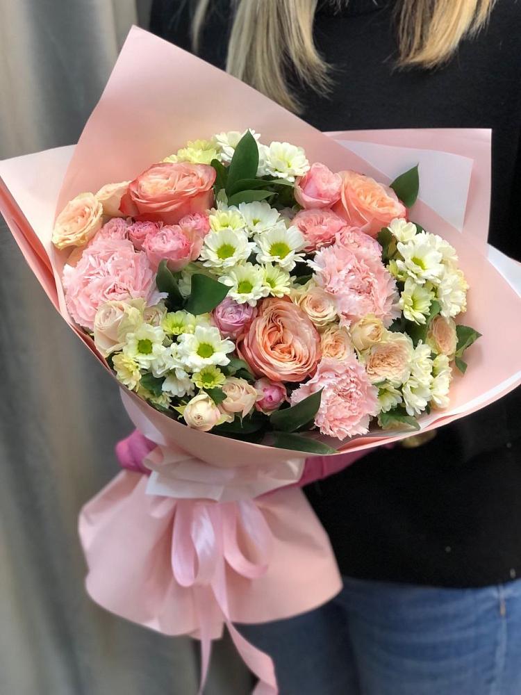 Букет нежные объятья в Тумботино Букет цветов из: Гвоздики, Розы и Хризантемы в Тумботино