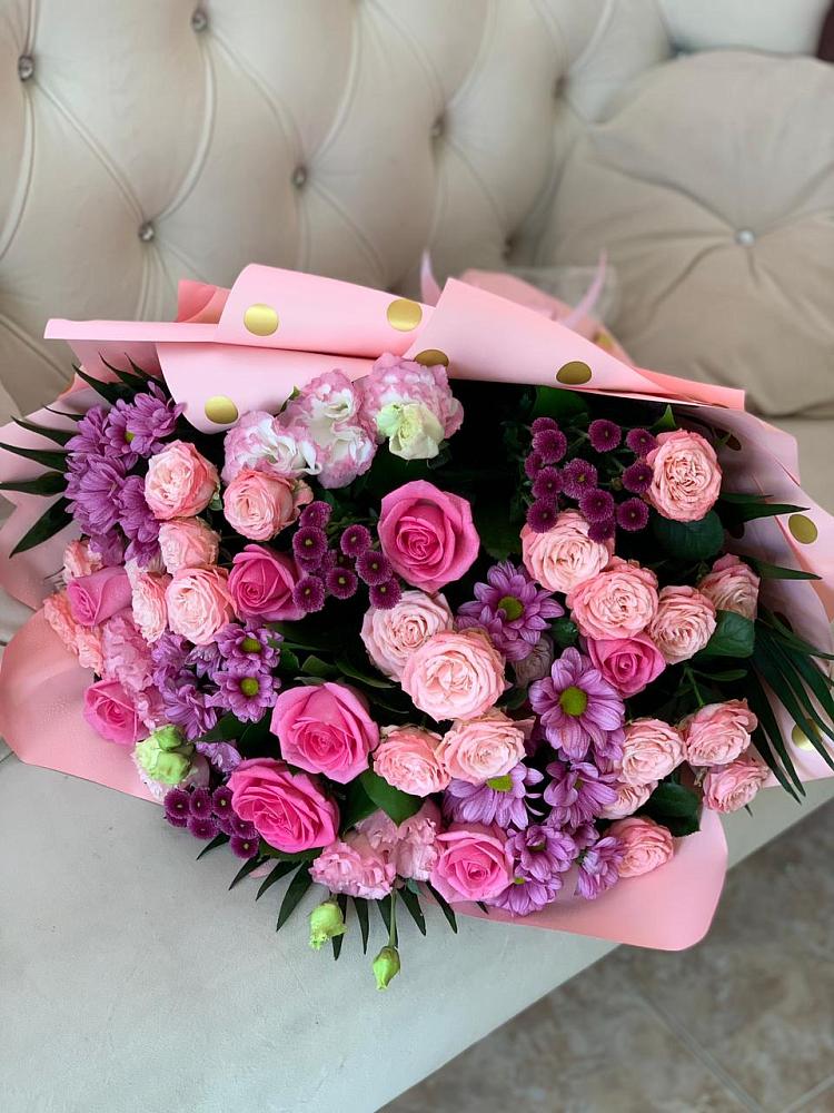 Букет цветов из: Хризантемы, Розы и Лизиантусы в Тумботино