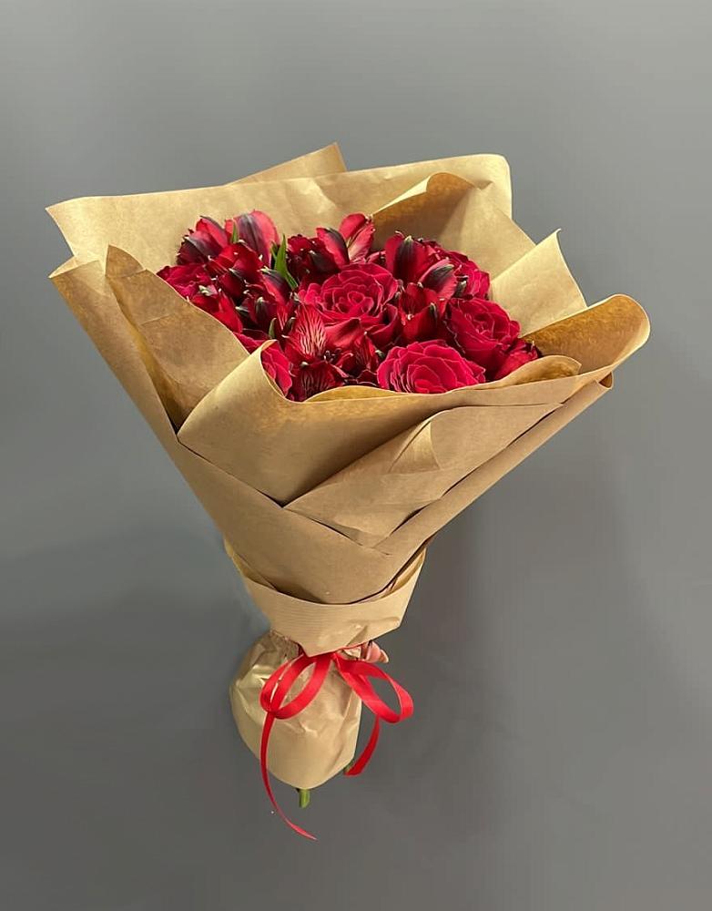 Букет прекрасной женщине в Тумботино Букет цветов из: Альстромерии и Розы в Тумботино