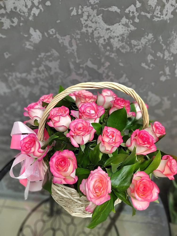 Цветочная композиция из Розы в корзине в Тумботино