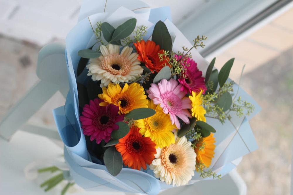 Букет мини герберы в Тумботино Букет цветов из: Герберы в Тумботино