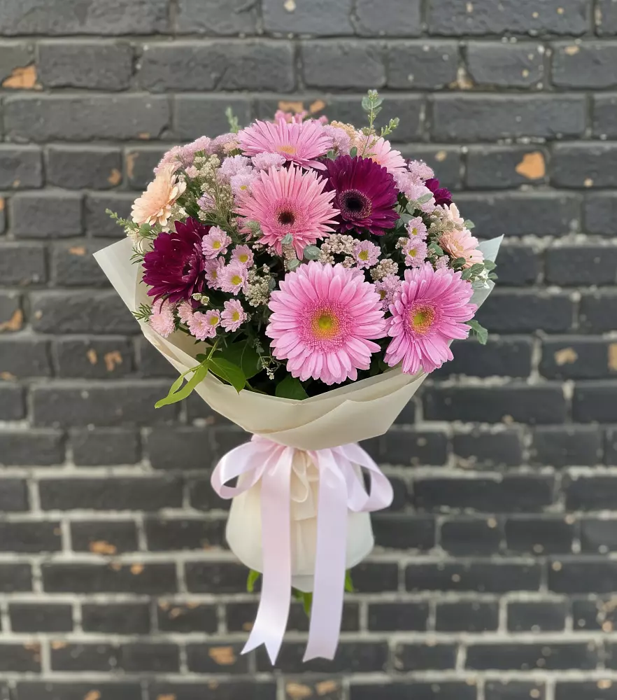 Букет яркие краски в Тумботино Букет цветов из: Герберы и Хризантемы в Тумботино
