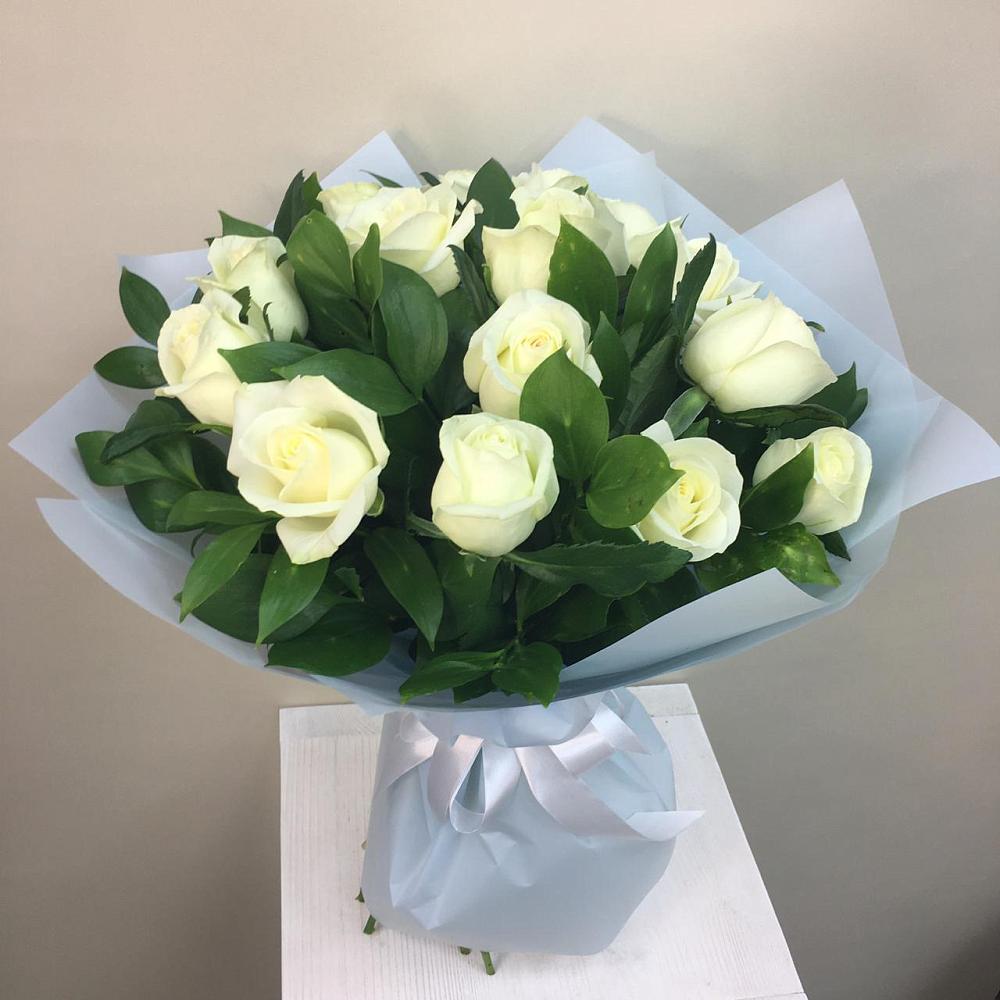 15 Белых роз Проуд в Тумботино Букет 15 Белых роз Проуд в Тумботино