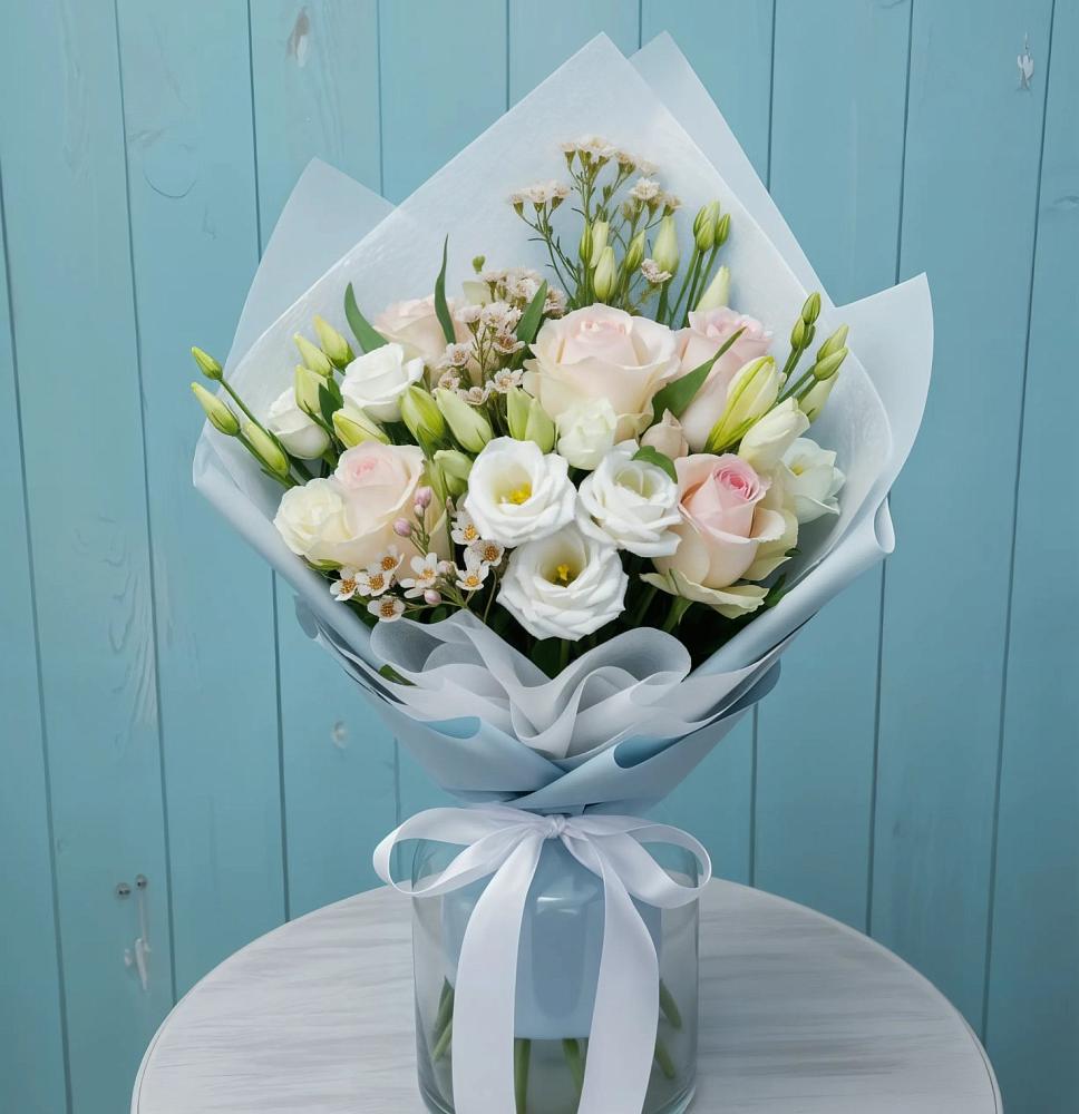 Букет очаровательный аромат в Тумботино Букет цветов из: Розы и Лизиантусы в Тумботино