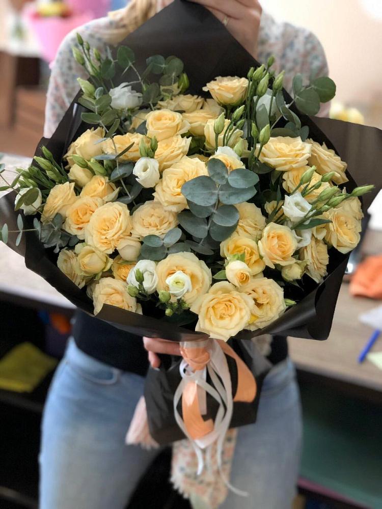 Букет цветов из: Розы и Лизиантусы в Тумботино