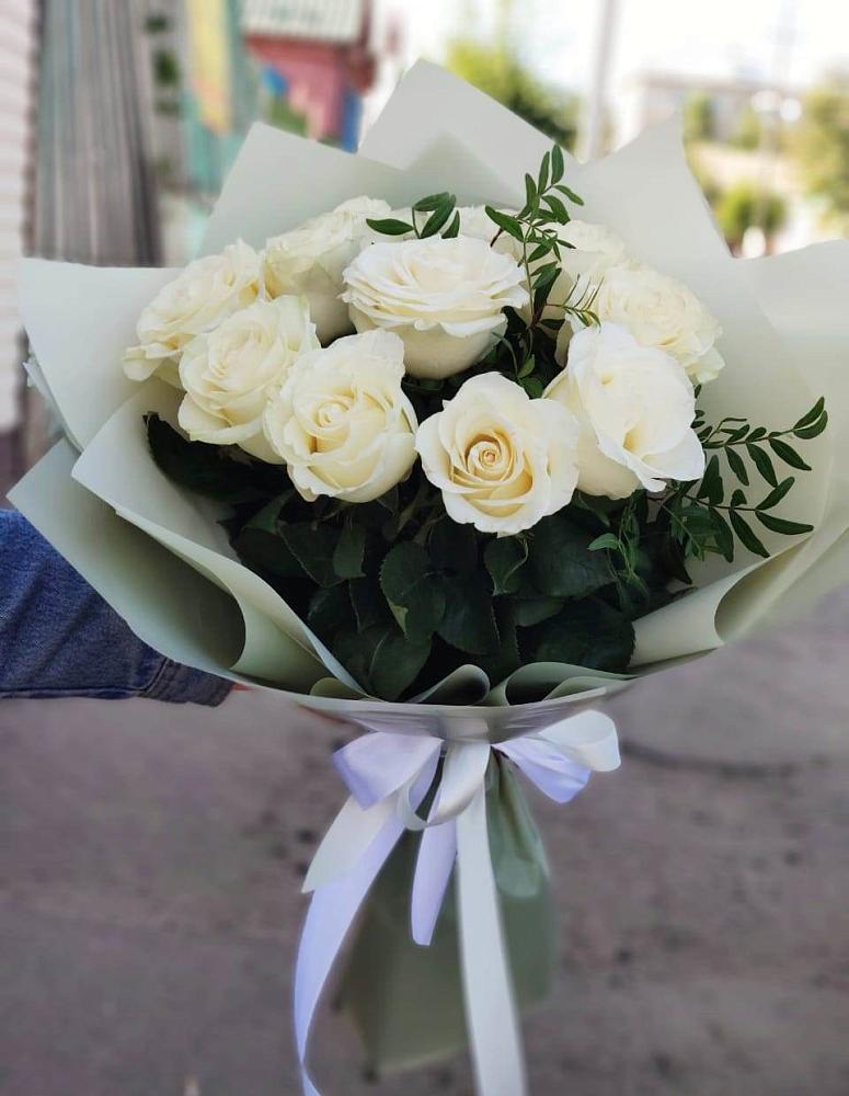 Букет Белые розы Проуд в Тумботино