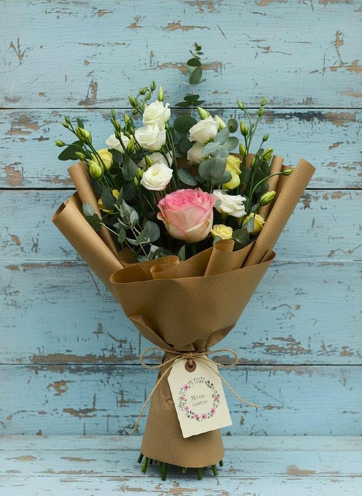 Букет цветов из: Розы и Лизиантусы в Тумботино