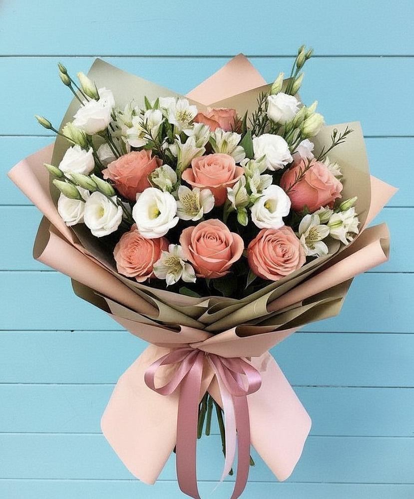 Букет олимп в Тумботино Букет цветов из: Розы, Альстромерии и Лизиантусы в Тумботино