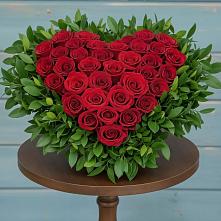 Цветочная композиция из Розы в виде сердца в Тумботино