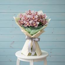 Букет цветов из:  Орхидеи и Розы в Тумботино