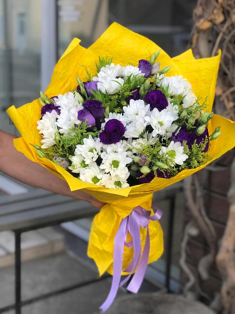 Букет облака в Тумботино Букет цветов из: Ирисы, Хризантемы и Ромашки в Тумботино