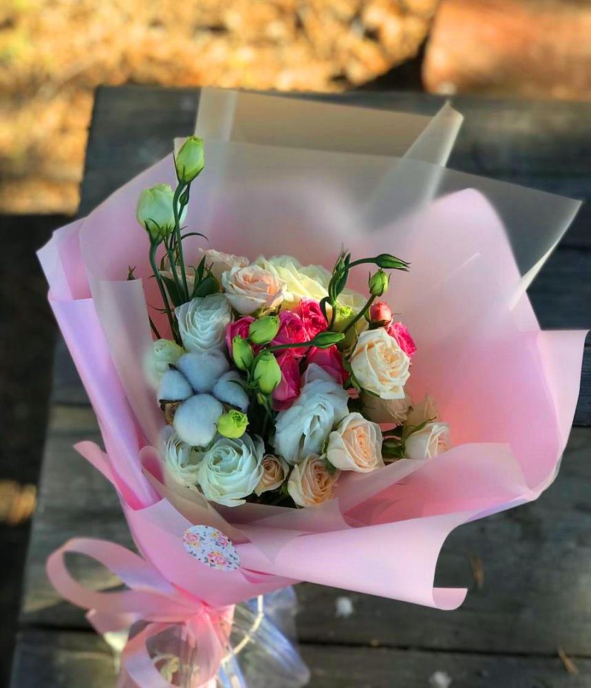 Букет цветов из: Розы и Лизиантусы в Тумботино