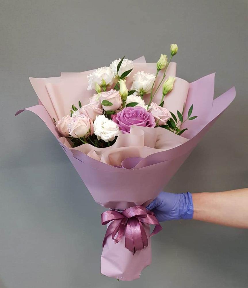 Букет Легкое дыхание в Тумботино Букет цветов из: Розы и Лизиантусы в Тумботино