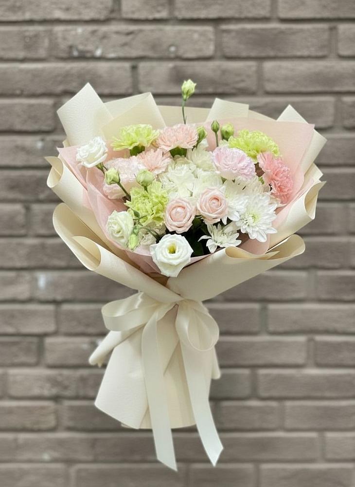 Букет Трепет мечты в Тумботино Букет цветов из: Гвоздики, Розы, Лизиантусы и Хризантемы в Тумботино