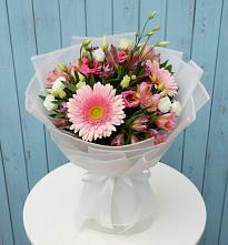 Букет прохладный бриз в Тумботино Букет цветов из:  Герберы, Альстромерии и Лизиантусы в Тумботино