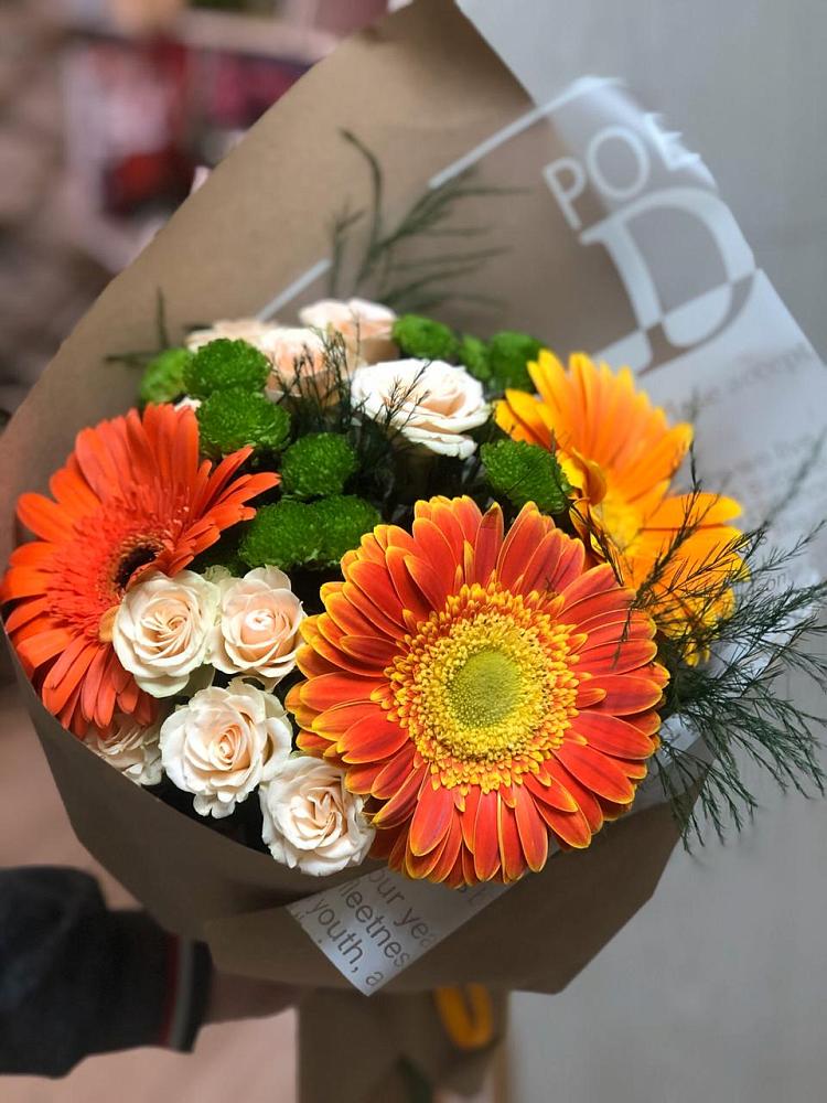 Букет желтый закат в Тумботино Букет цветов из: Герберы, Хризантемы и Розы в Тумботино