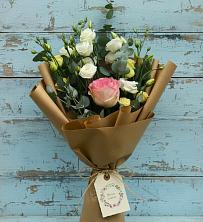 Букет нежный привет в Тумботино Букет цветов из:  Розы и Лизиантусы в Тумботино