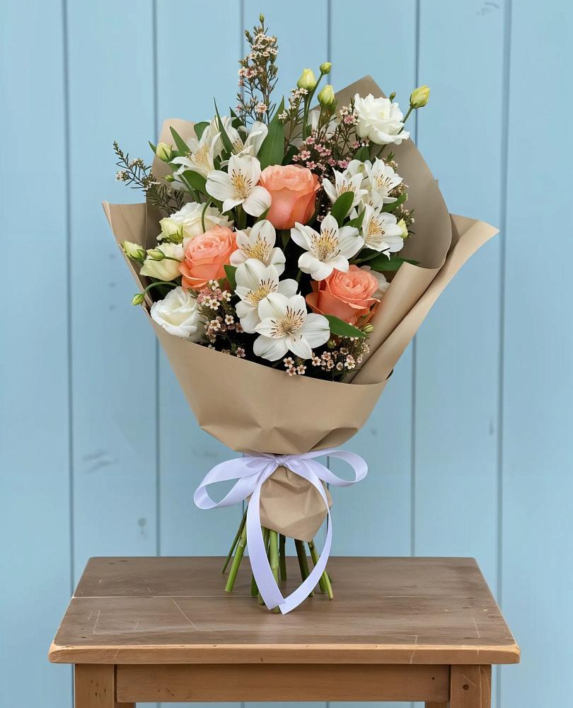 Букет цветов из: Альстромерии, Лизиантусы, Розы и Хризантемы в Тумботино