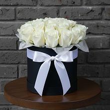 Цветочная композиция из Розы в шляпной коробке в Тумботино